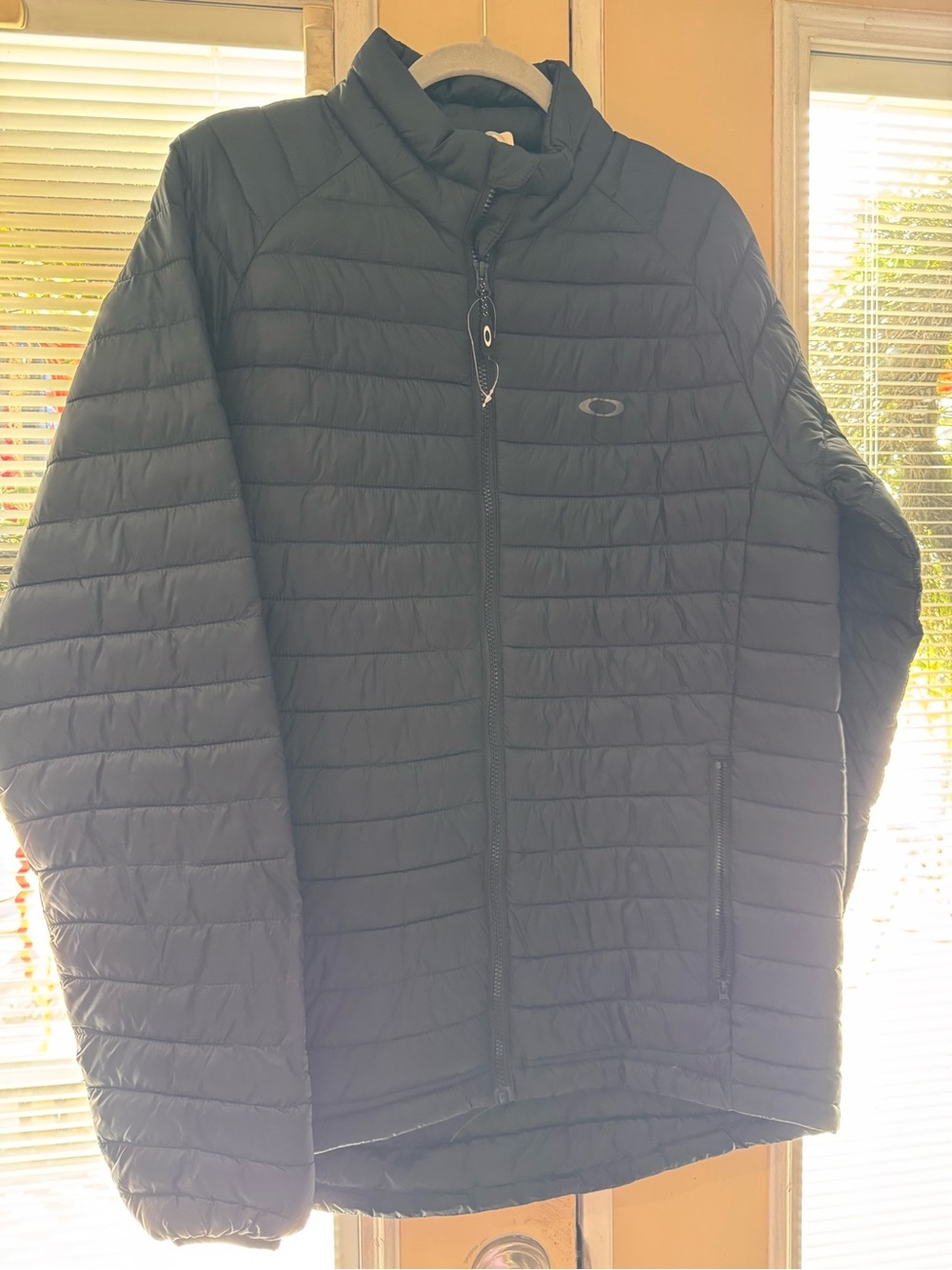 Oakley Women’s Black Quilted Puffer Jacket Light weight. Never worn